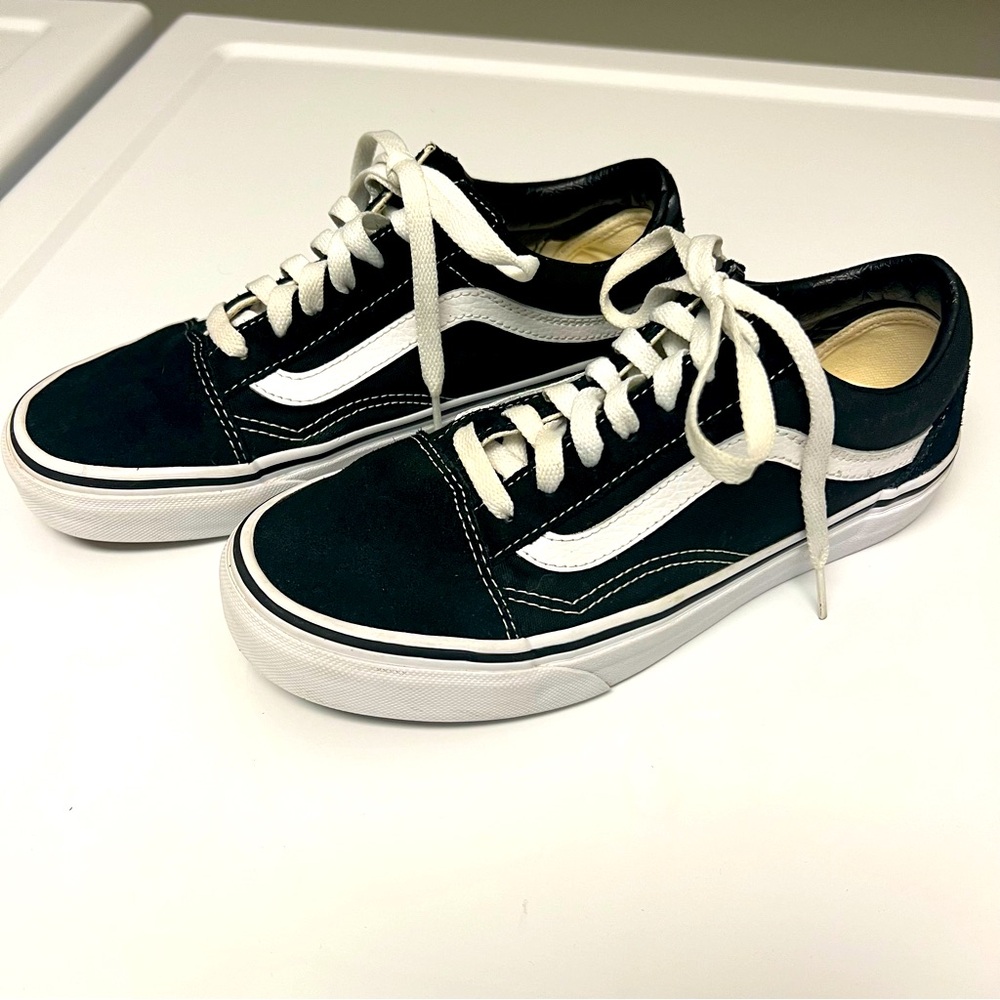 Vans Old Skool shoes black and white size Men 5.5 (women 7)